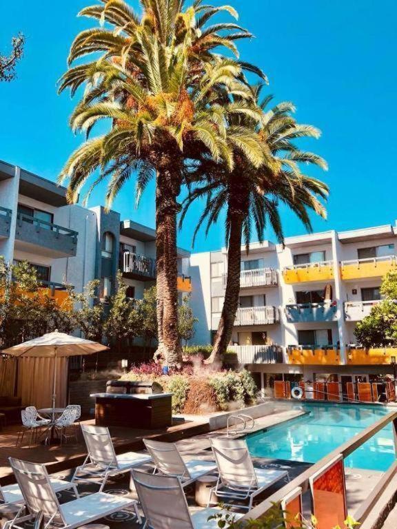 Tranquil Getaway With Pool & Balcony In Hollywood * Los Angeles