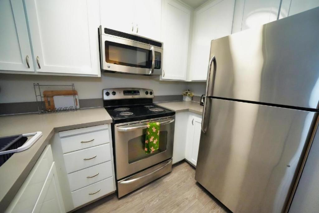 Apartment Tranquil Getaway With Pool & Balcony In Hollywood *
